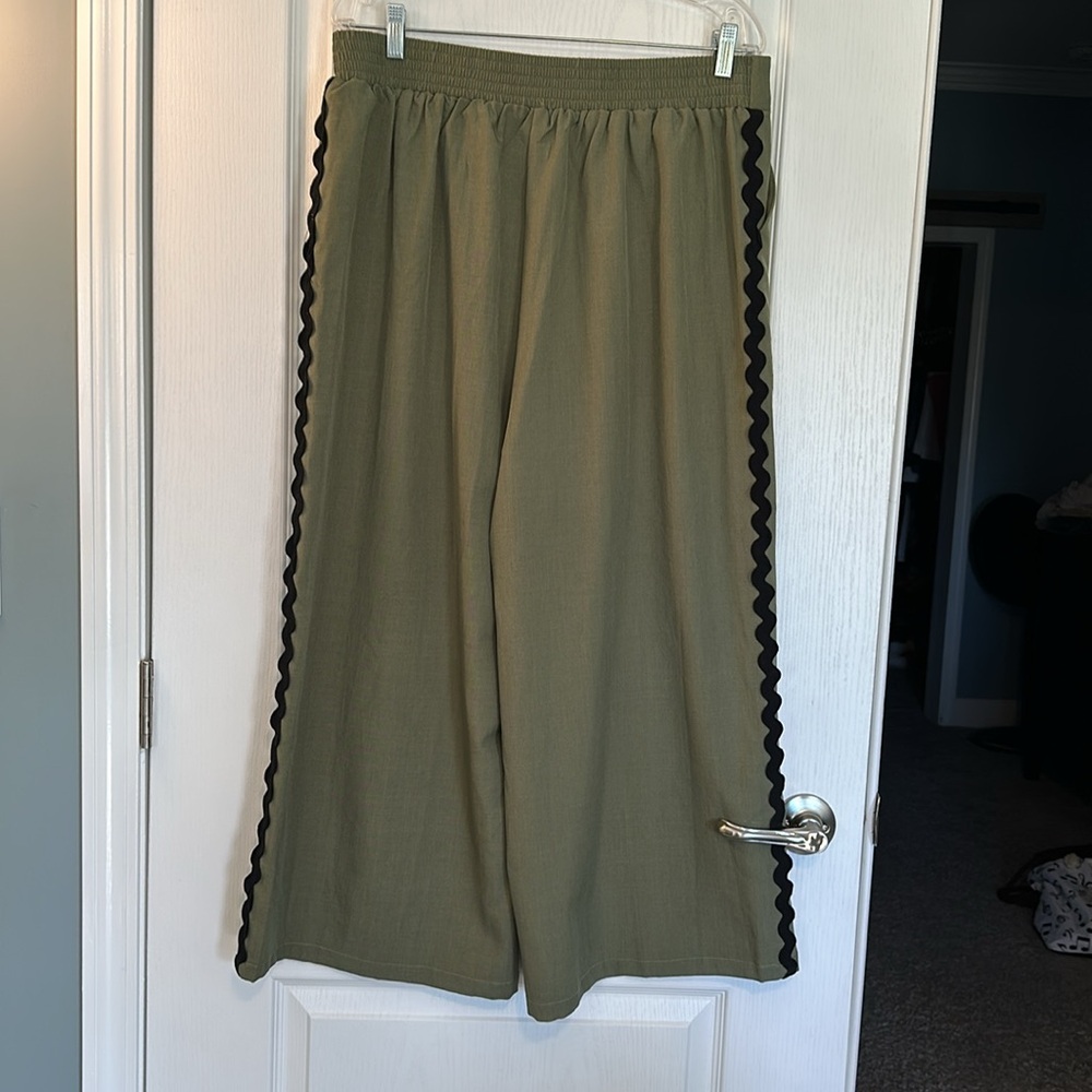 Evaless High Waisted Wide Leg Capri Pants Rick Rack Trim XL NWOT - Picture 3 of 4